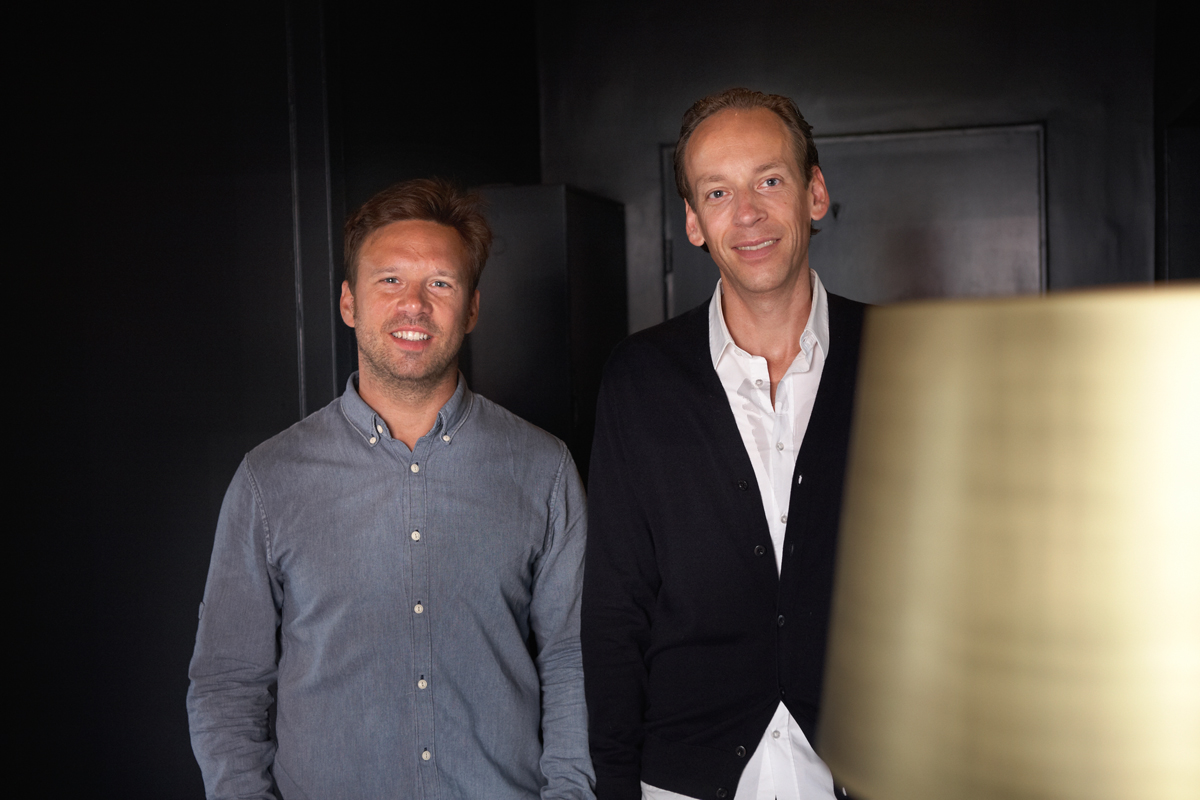 Steven Cichon & Niels Klasmeyer-shaping brands-brandspaces-messe-grafik